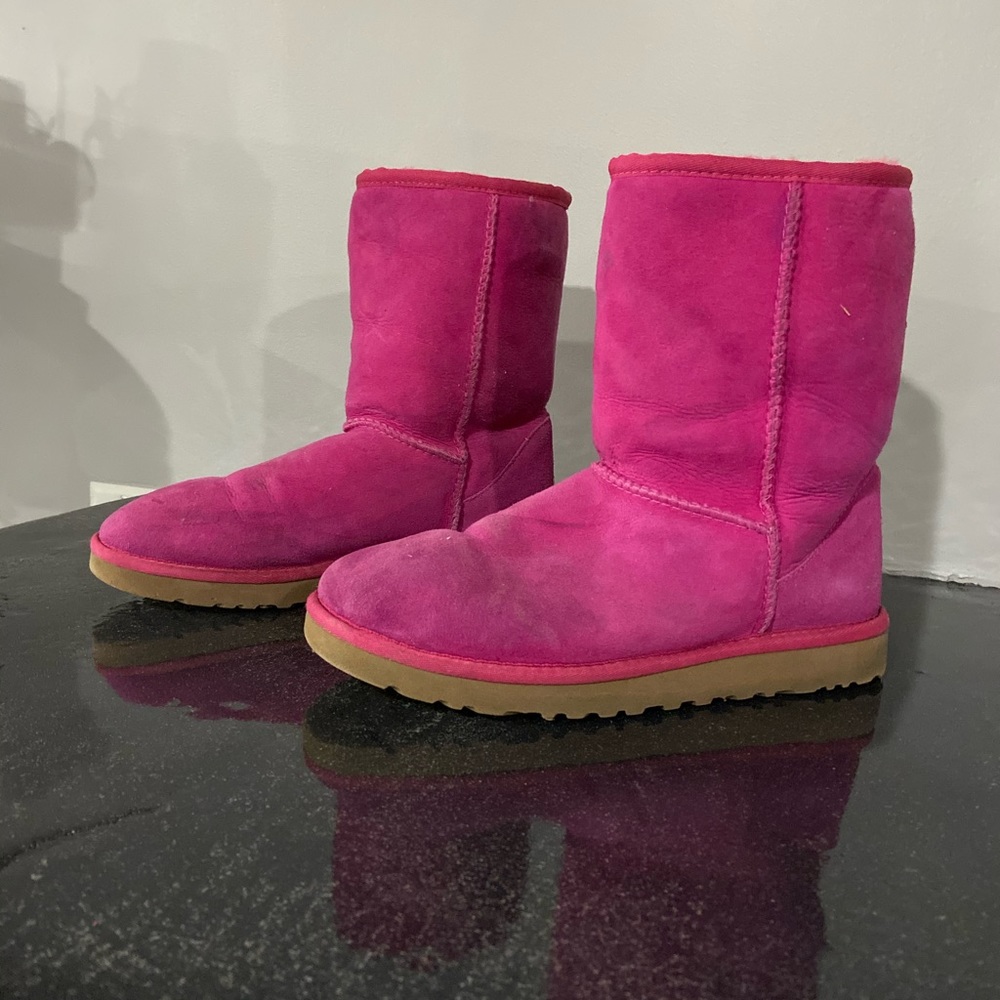 PINK UGGS